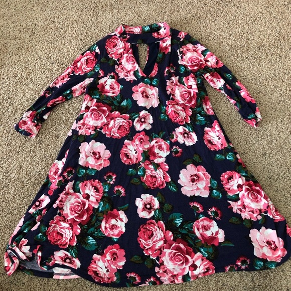 Altar'd State Dresses & Skirts - Altair’d State Floral 3/4 Sleeve Dress w/Keyholes